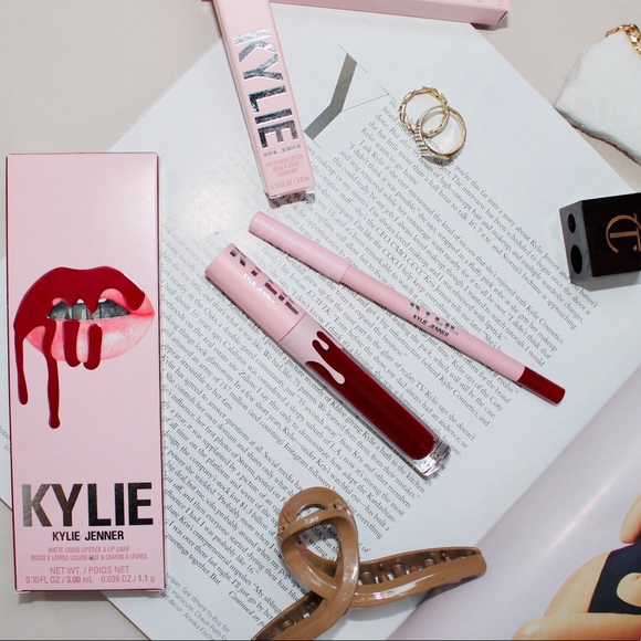 KYLIE COSMETICS ‘Bite Me’ Matte Lip Kit - Picture 2 of 4